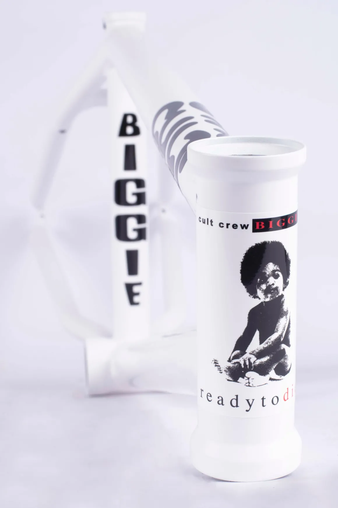 Biggie Frame / devon smillie signature / white