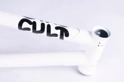 Biggie Frame / devon smillie signature / white